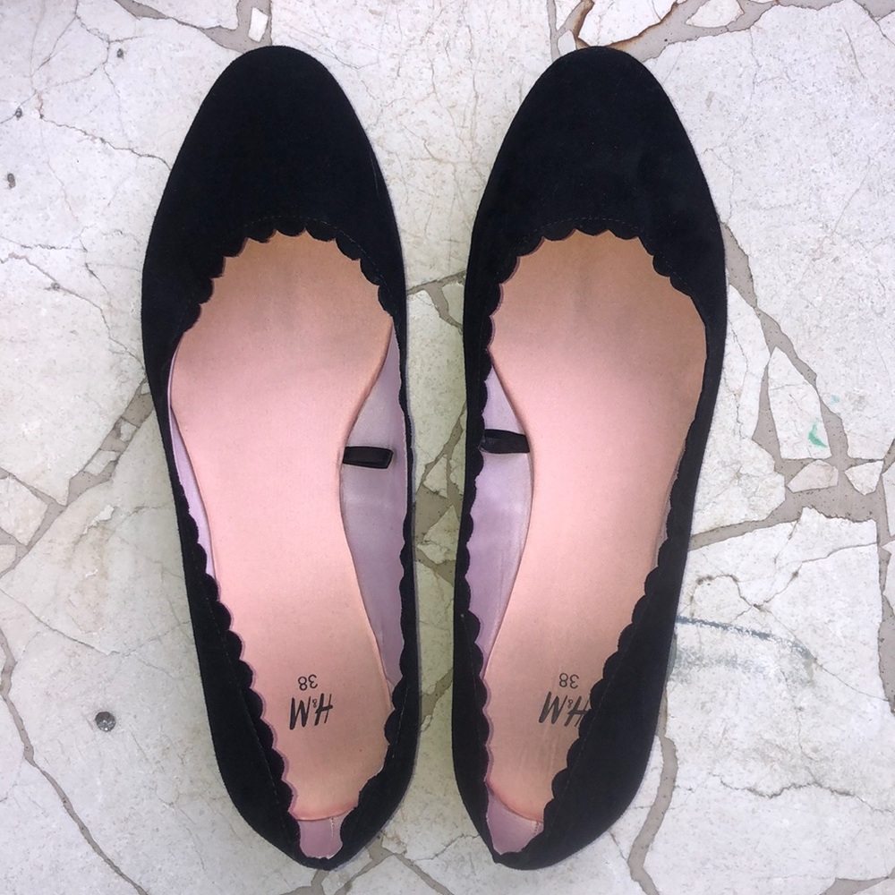 H&M black scalloped flats